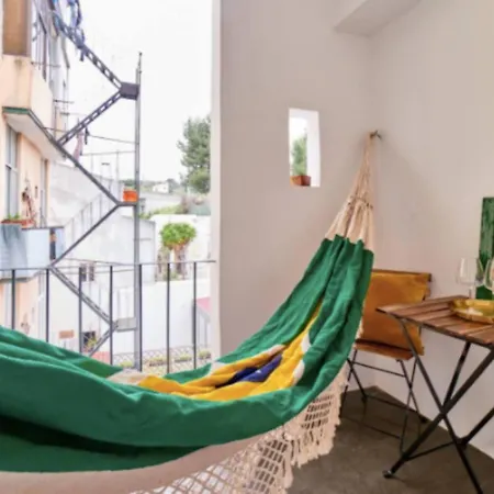 Entire Flat Great View Alcantara Апартаменты Лиссабон